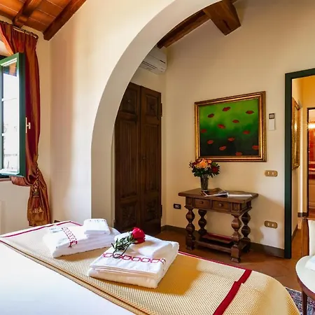 Villa Elisa 16, Emma *