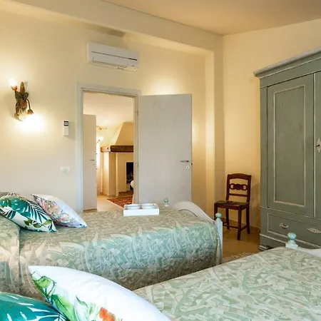 Villa Elisa 16, Emma *