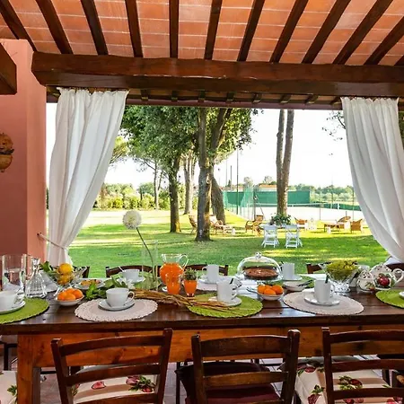 Villa Elisa 16, Emma *