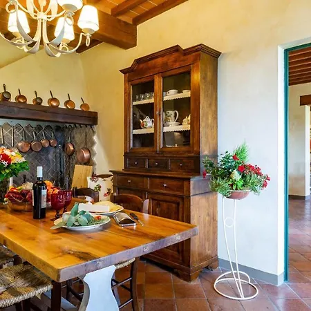 Villa Elisa 16, Emma *