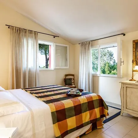Villa Elisa 16, Emma