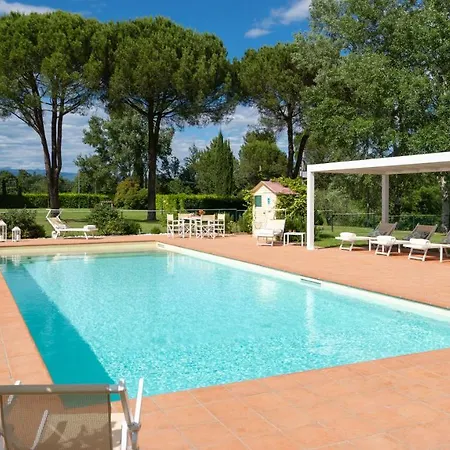 Elisa 16, Emma Villa *